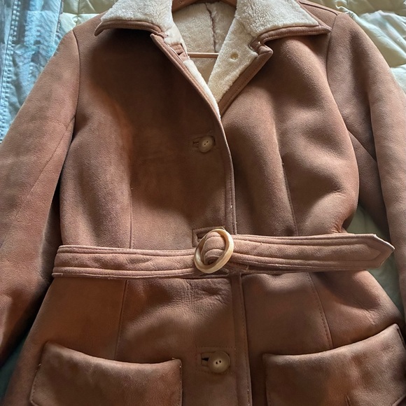 Woman’s Tan Shearling Coat - Picture 4 of 16